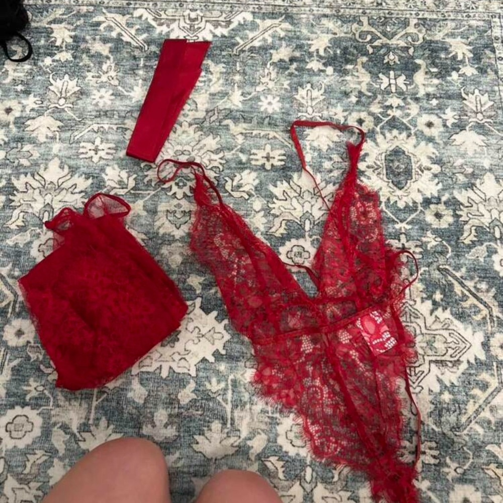 2 piece Red Lace Lingerie Set - Picture 5 of 5